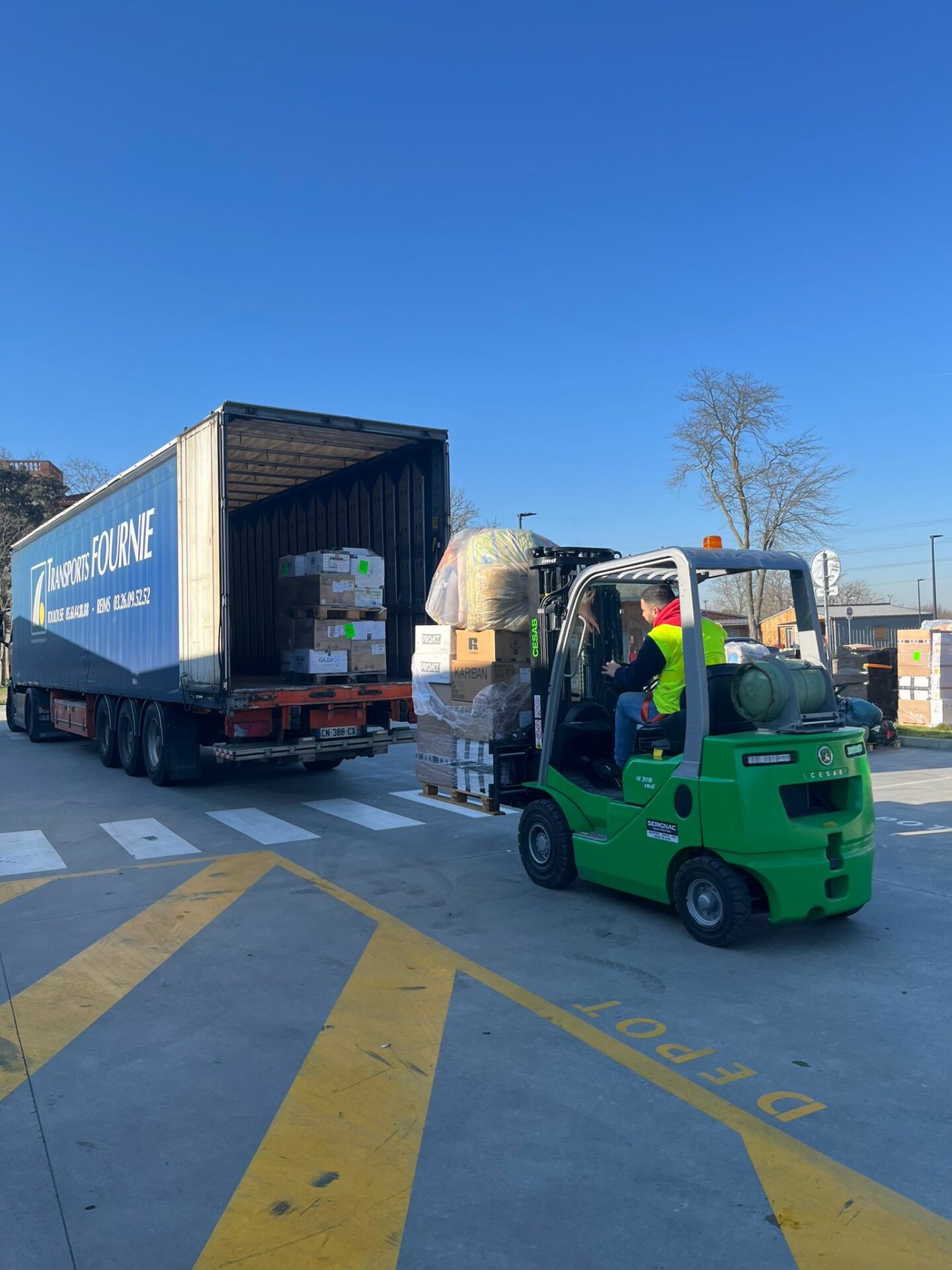 Un camion solidaire à Calais